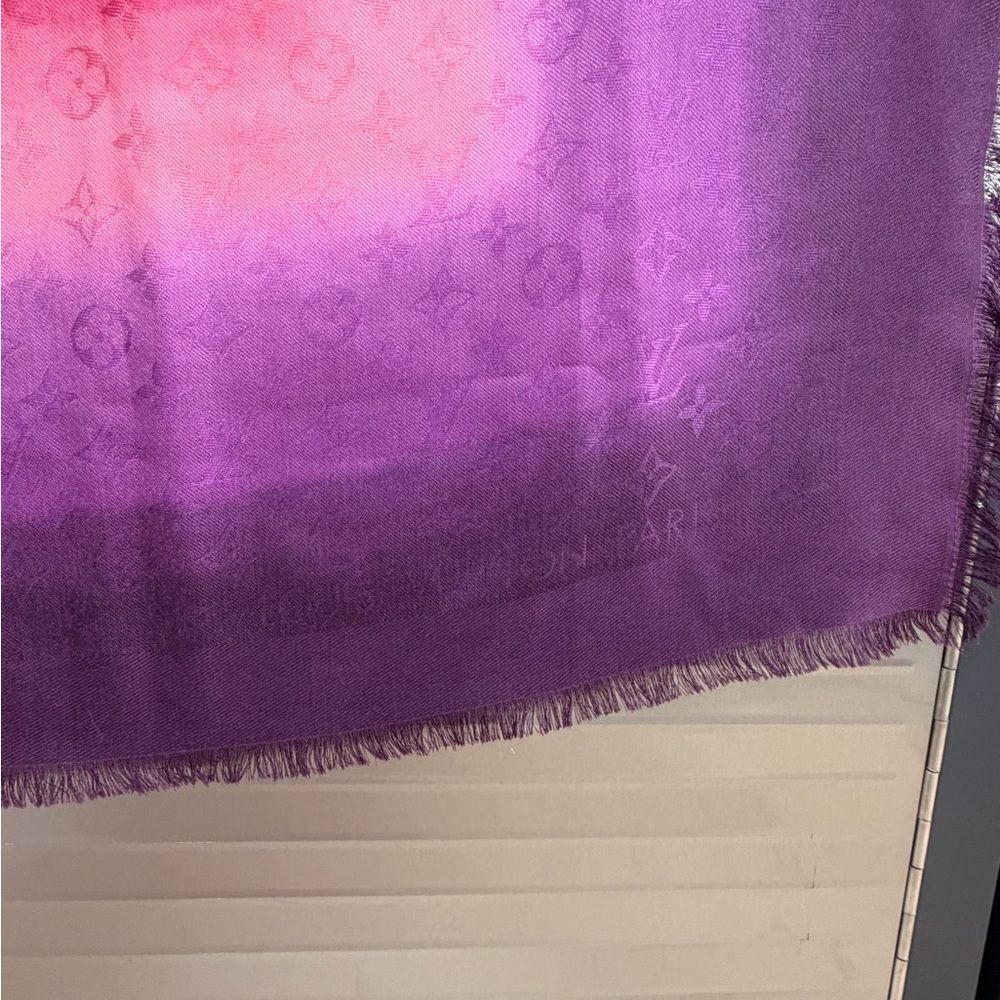 LOUIS VUITTON Purple/Pink Monogram Wool/Silk Ombre Shine Blurrygram Shawl Scarf - Picture 3 of 10